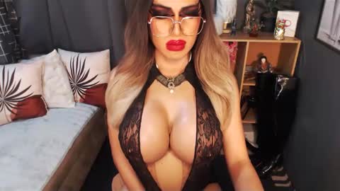 Snapshot of bigbomblhoraine chatting on 03/10/25, 06:34 Loraine Cruz online show from 03/10/25, 06:34