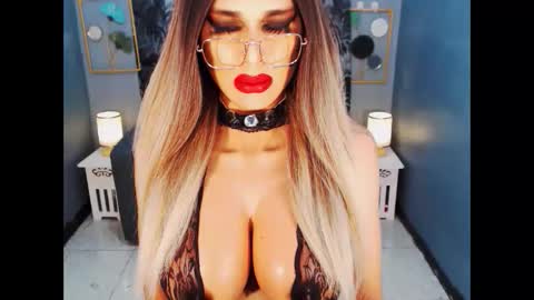 Loraine Cruz online show from 05/26/26, 08:10