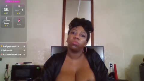 Snapshot of bigboobs_bouncin chatting on 12/17/24, 01:50 Ashley online show from 12/17/24, 01:50