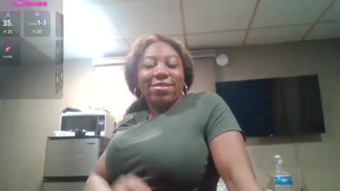 Snapshot of bigboobs_bouncin chatting on 03/04/25, 02:06 Ashley online show from 03/04/25, 02:06