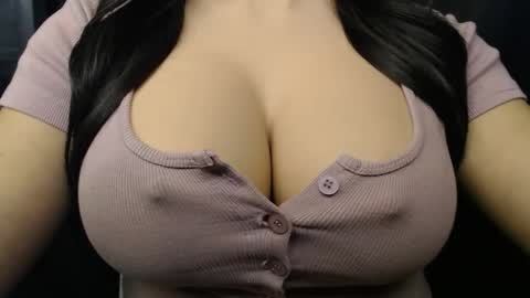 Snapshot of bigboobs_ivy chatting on 10/16/25, 09:38 Ivy online show from 10/16/25, 09:38