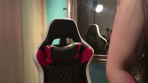 Snapshot of bigboottyxxx chatting on 11/01/25, 02:02 kyra Moor online show from 11/01/25, 02:02