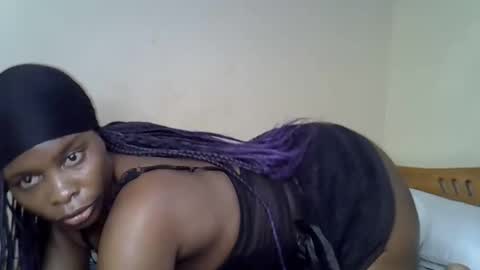 Snapshot of bigbooty_dimples chatting on 11/01/25, 08:55 Vee online show from 11/01/25, 08:55