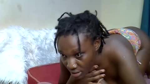 Snapshot of bigbooty_dimples chatting on 12/05/25, 10:35 Vee online show from 12/05/25, 10:35