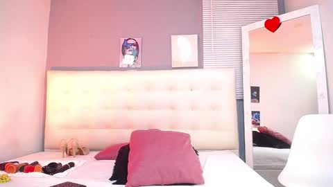 Snapshot of bigbooty_mommy chatting on 12/07/24, 02:35 Mia online show from 12/07/24, 02:35