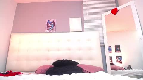 Snapshot of bigbooty_mommy chatting on 12/15/24, 05:53 Mia online show from 12/15/24, 05:53