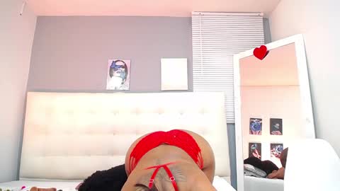 Snapshot of bigbooty_mommy chatting on 12/21/24, 09:47 Mia online show from 12/21/24, 09:47