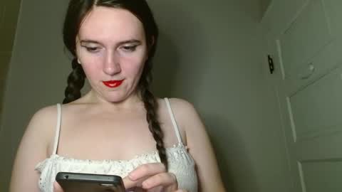 Isabella online show from 11/23/25, 12:10