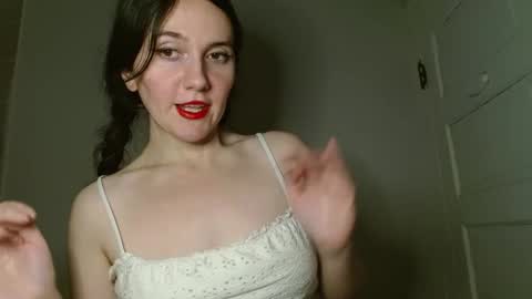 Isabella online show from 12/22/25, 09:50