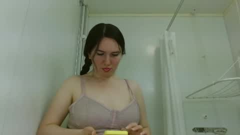 Snapshot of bigbootybunny chatting on 06/06/26, 12:27 Isabella online show from 06/06/26, 12:27