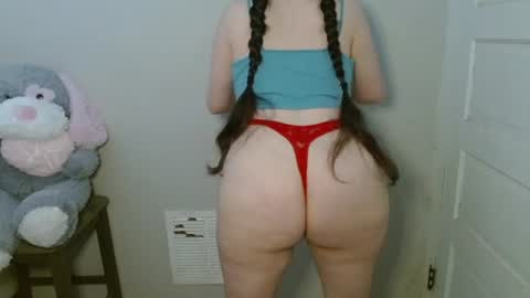 Snapshot of bigbootybunny chatting on 06/25/26, 03:49 Isabella online show from 06/25/26, 03:49
