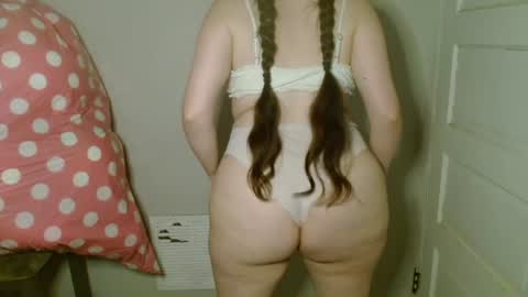 Snapshot of bigbootybunny chatting on 06/29/26, 04:19 Isabella online show from 06/29/26, 04:19