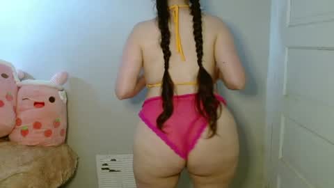 Snapshot of bigbootybunny chatting on 07/07/26, 06:34 Isabella online show from 07/07/26, 06:34