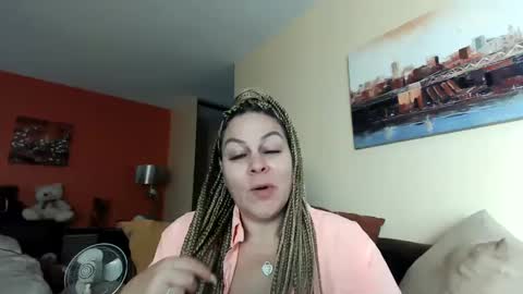 Snapshot of bigbreastsabrina chatting on 12/16/24, 04:27 BIG BREAST SABRINA online show from 12/16/24, 04:27