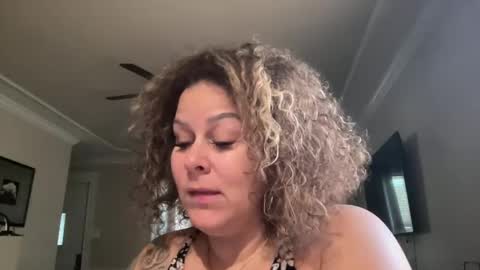 Snapshot of bigbreastsabrina chatting on 09/26/25, 03:27 BIG BREAST SABRINA online show from 09/26/25, 03:27