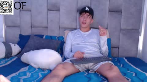 Snapshot of bigcock_couplexxx chatting on 10/21/25, 03:29 DAVID and JUAN online show from 10/21/25, 03:29
