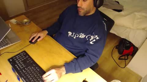 Snapshot of bigcok35spain chatting on 12/21/25, 06:48 bigcok35spain online show from 12/21/25, 06:48