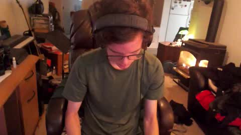 Snapshot of bigdickasmr chatting on 11/01/25, 04:42 bigdickasmr online show from 11/01/25, 04:42