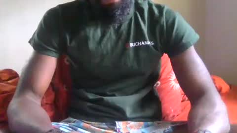 Snapshot of bigdickb917 chatting on 04/30/26, 06:58 Sir Big dick B online show from 04/30/26, 06:58