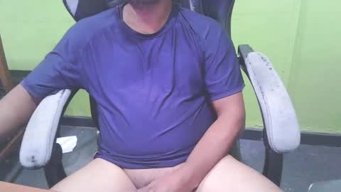 Snapshot of bigdickguyaux chatting on 01/06/26, 05:49 bigdickguyaux online show from 01/06/26, 05:49