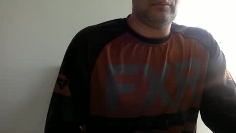 Snapshot of bigdickshowoff9877 chatting on 11/24/25, 05:01 Bigdickshowoff9877 online show from 11/24/25, 05:01