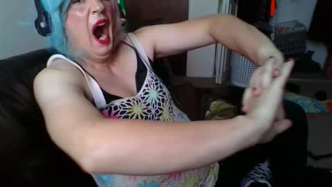 Madelyn online show from 11/23/25, 05:24