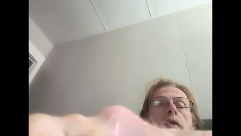 Snapshot of bigelectricrod chatting on 12/21/25, 01:57 bigelectricrod online show from 12/21/25, 01:57