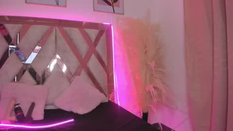 Snapshot of bigfinger125 chatting on 02/12/25, 08:07 Lucy and Fred online show from 02/12/25, 08:07