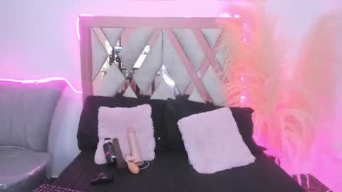 Snapshot of bigfinger125 chatting on 02/21/25, 08:49 Lucy and Fred online show from 02/21/25, 08:49