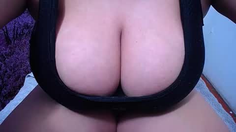 Snapshot of bigg_boobs_xxx chatting on 10/13/25, 09:37 Sunny online show from 10/13/25, 09:37