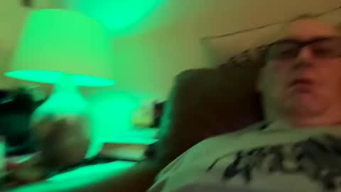 Snapshot of biggloves4bighands chatting on 10/25/25, 11:21 biggloves4bighands online show from 10/25/25, 11:21