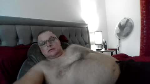 Snapshot of bigguy2014 chatting on 11/18/25, 03:49 bigguy2014 online show from 11/18/25, 03:49