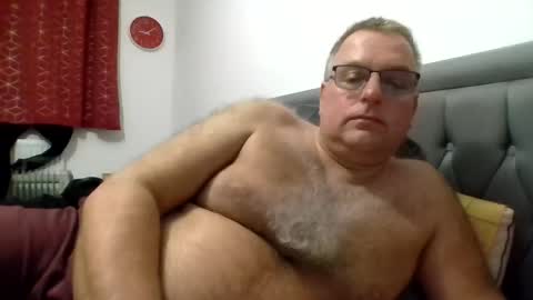Snapshot of bigguy2014 chatting on 12/15/25, 09:08 bigguy2014 online show from 12/15/25, 09:08