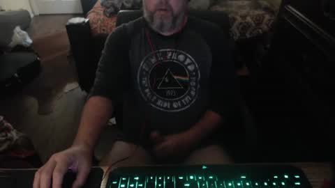 bighugmugg online show from 10/31/25, 11:44