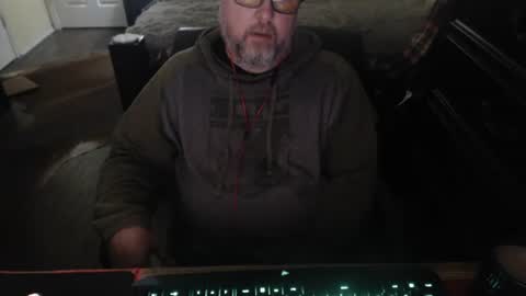 Snapshot of bighugmugg chatting on 04/30/26, 11:16 bighugmugg online show from 04/30/26, 11:16