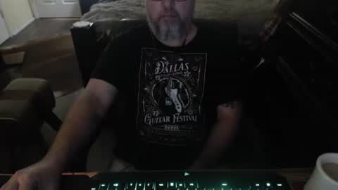 Snapshot of bighugmugg chatting on 05/08/26, 11:04 bighugmugg online show from 05/08/26, 11:04