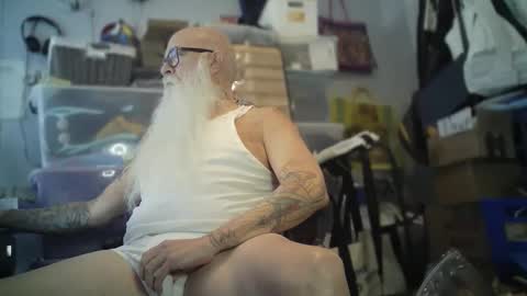 bigjeff01 online show from 12/14/25, 06:12