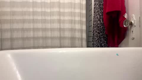 Snapshot of bigmeat23130033 chatting on 09/27/25, 02:00 bigmeat23130033 online show from 09/27/25, 02:00