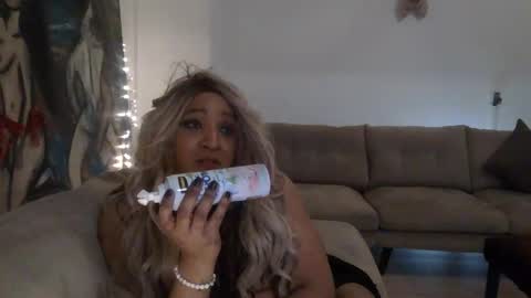 Snapshot of bigo247 chatting on 12/20/25, 02:40 Shemale Anna online show from 12/20/25, 02:40