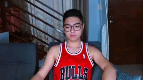 Snapshot of bigshowforyouxx chatting on 06/17/26, 02:40 Jay online show from 06/17/26, 02:40