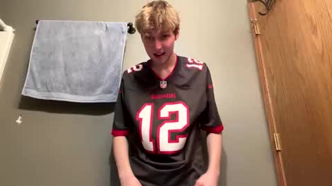 Snapshot of bigskinnyboyshh chatting on 12/09/24, 10:22 bigskinnyboyshh online show from 12/09/24, 10:22