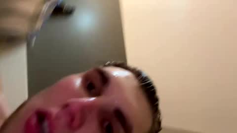 Snapshot of bigskinnyboyshh chatting on 12/22/24, 01:34 bigskinnyboyshh online show from 12/22/24, 01:34