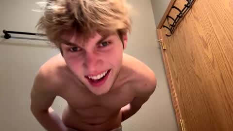 Snapshot of bigskinnyboyshh chatting on 12/31/24, 09:06 bigskinnyboyshh online show from 12/31/24, 09:06