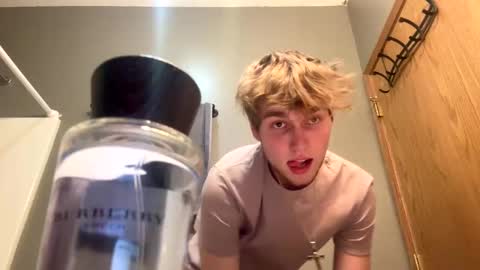 Snapshot of bigskinnyboyshh chatting on 01/05/25, 08:42 bigskinnyboyshh online show from 01/05/25, 08:42