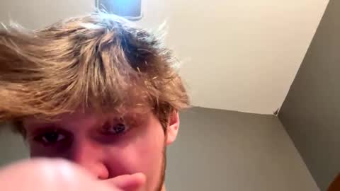 Snapshot of bigskinnyboyshh chatting on 01/21/25, 06:45 bigskinnyboyshh online show from 01/21/25, 06:45