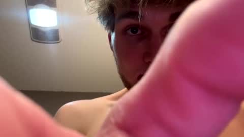 Snapshot of bigskinnyboyshh chatting on 02/13/25, 04:11 bigskinnyboyshh online show from 02/13/25, 04:11