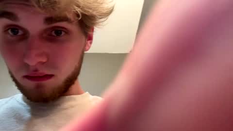 Snapshot of bigskinnyboyshh chatting on 02/18/25, 04:26 bigskinnyboyshh online show from 02/18/25, 04:26