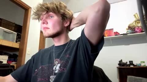 Snapshot of bigskinnyboyshh chatting on 10/28/25, 10:34 bigskinnyboyshh online show from 10/28/25, 10:34