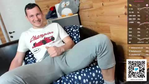 Snapshot of bigsshark chatting on 02/19/25, 12:33 bigsshark online show from 02/19/25, 12:33