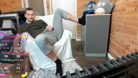 Snapshot of bigsshark chatting on 11/27/25, 09:06 bigsshark online show from 11/27/25, 09:06